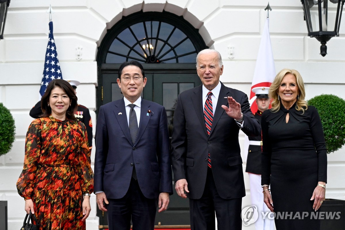 빌리조엘 LP판 건넨 바이든…기시다는 노토칠기·벚꽃묘묙(종합)