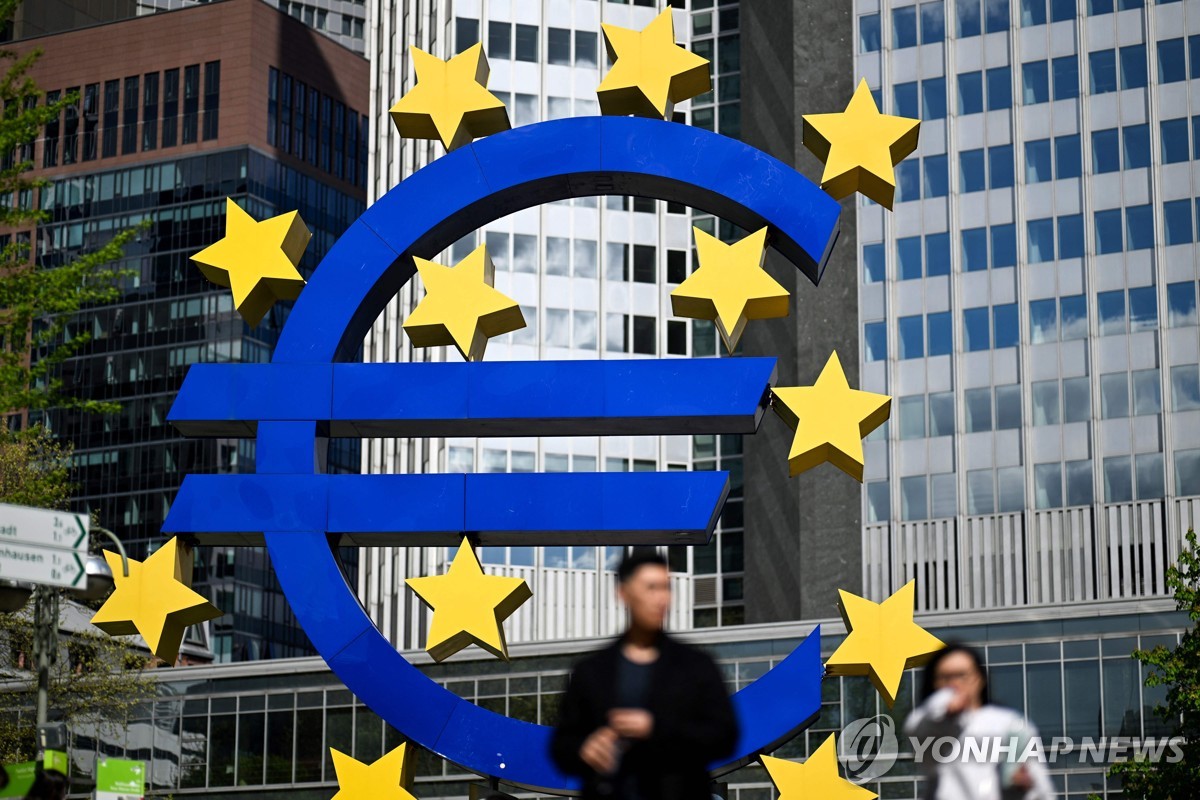 [2보] ECB 기준금리 4.5％로 5차례 연속 동결