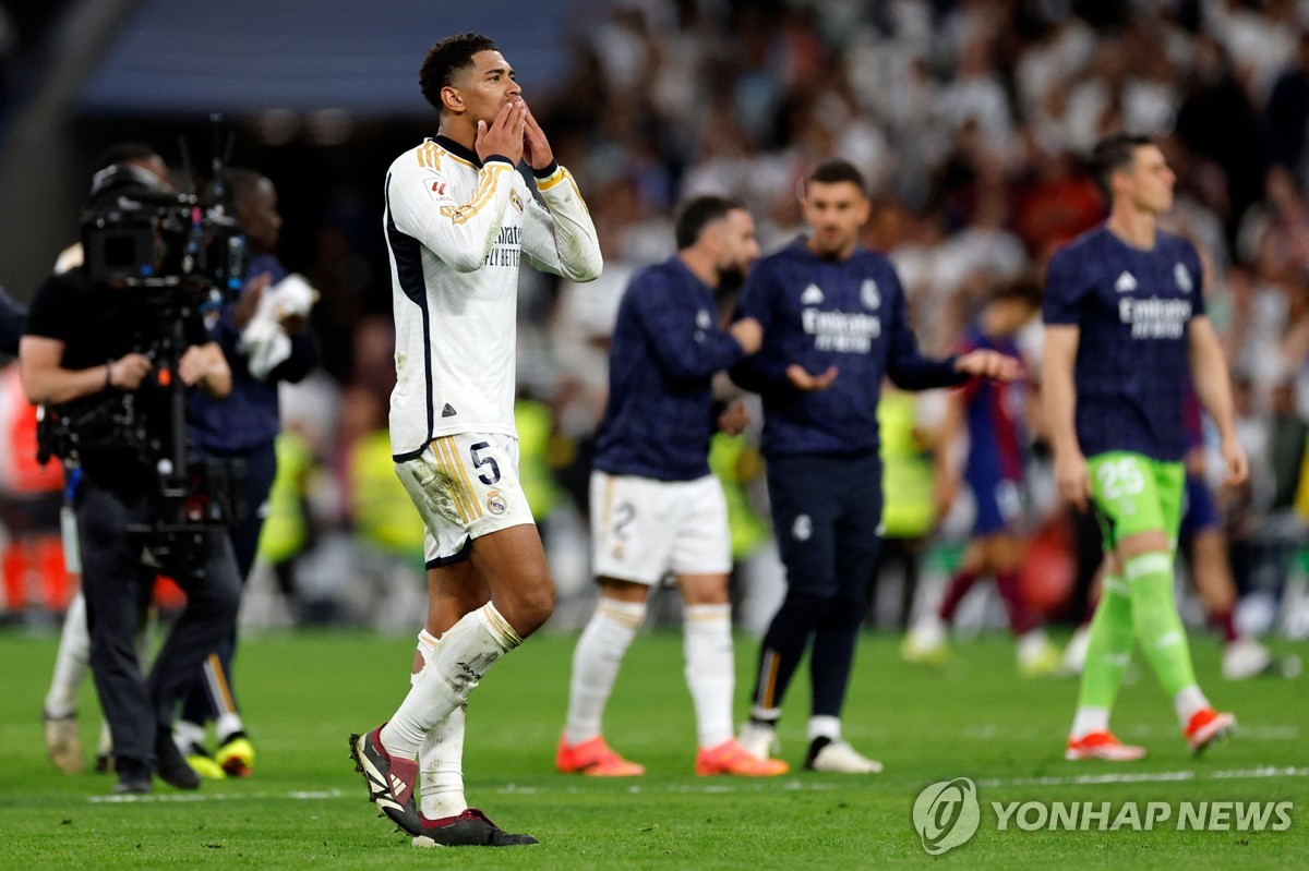 '벨링엄 극장골' 레알 마드리드, 맞수 바르셀로나에 3-2 역전승