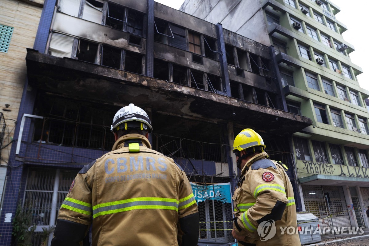 브라질서 노숙자시설로 쓰던 여관서 화재…최소 10명 사망