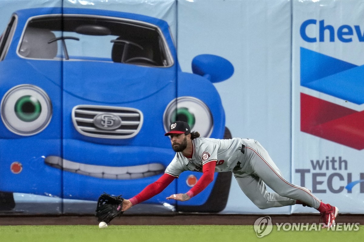 '발사 각도' 높인 이정후, MLB 첫 2루타 포함 멀티 히트