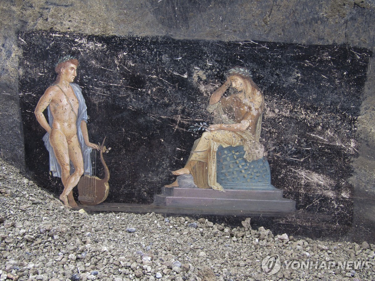 고대 신화가 살아 움직이듯…폼페이서 2천년된 벽화 발견