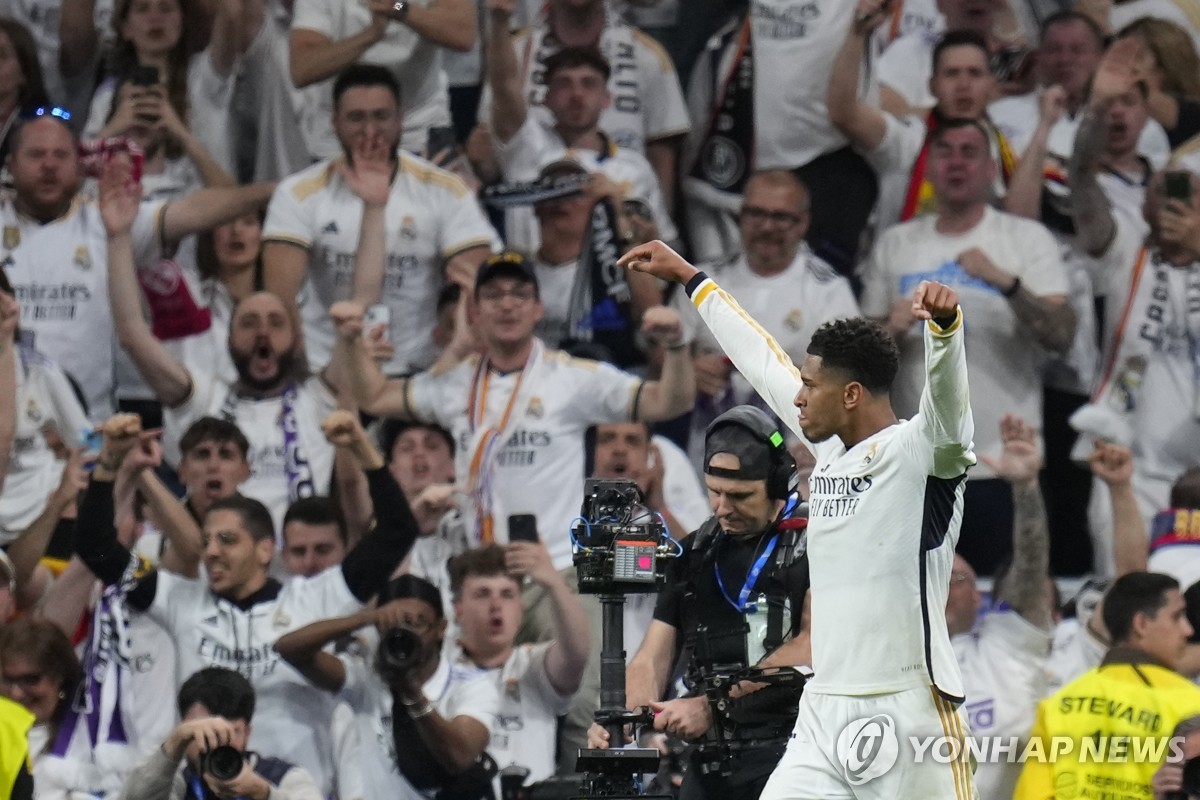 '벨링엄 극장골' 레알 마드리드, 맞수 바르셀로나에 3-2 역전승