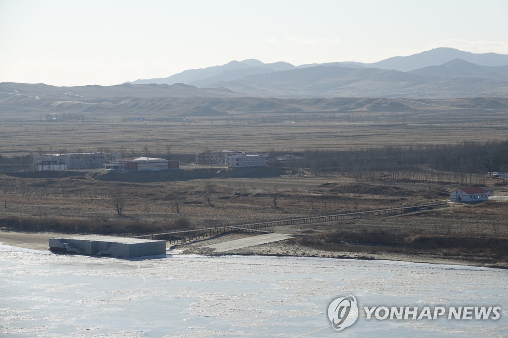 [삶] "주사기, 붕대, 마취제 사들고 병원 가야 수술받을 수 있다니"