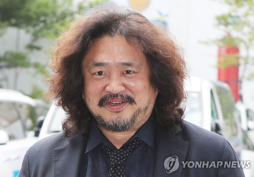 '이동재 전 기자 허위사실 유포' 김어준, 명예훼손 혐의 기소