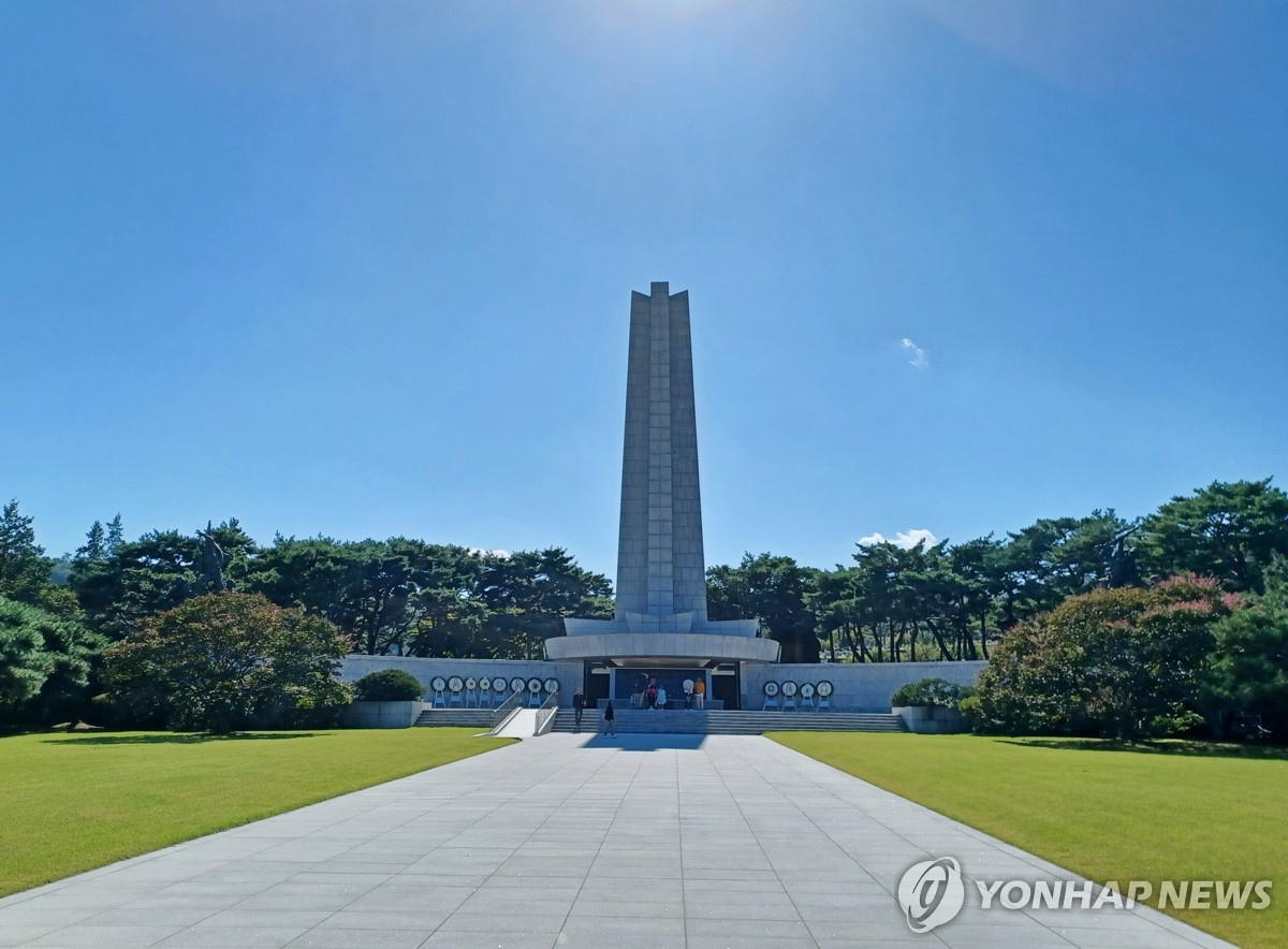 훈장받은 참전유공자의 탈영 이력…법원 "현충원 안장 안 돼"