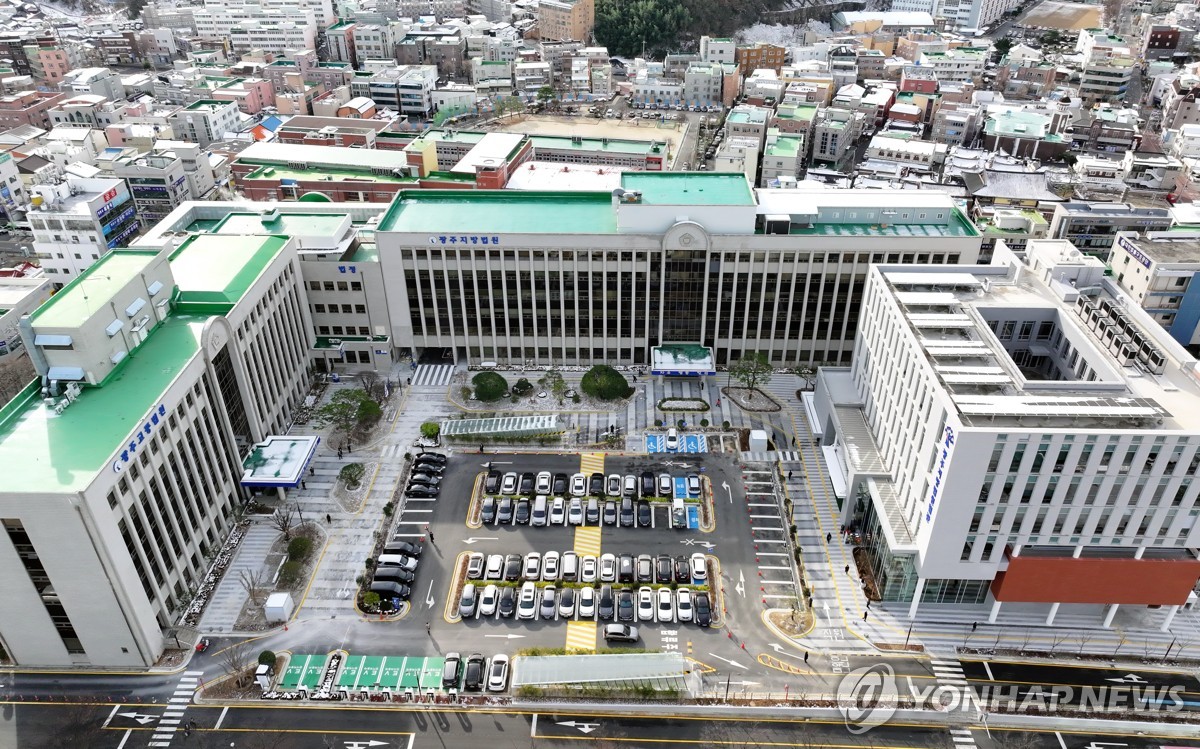 청탁해 수의계약 따낸 인터넷신문 기자 항소심도 실형