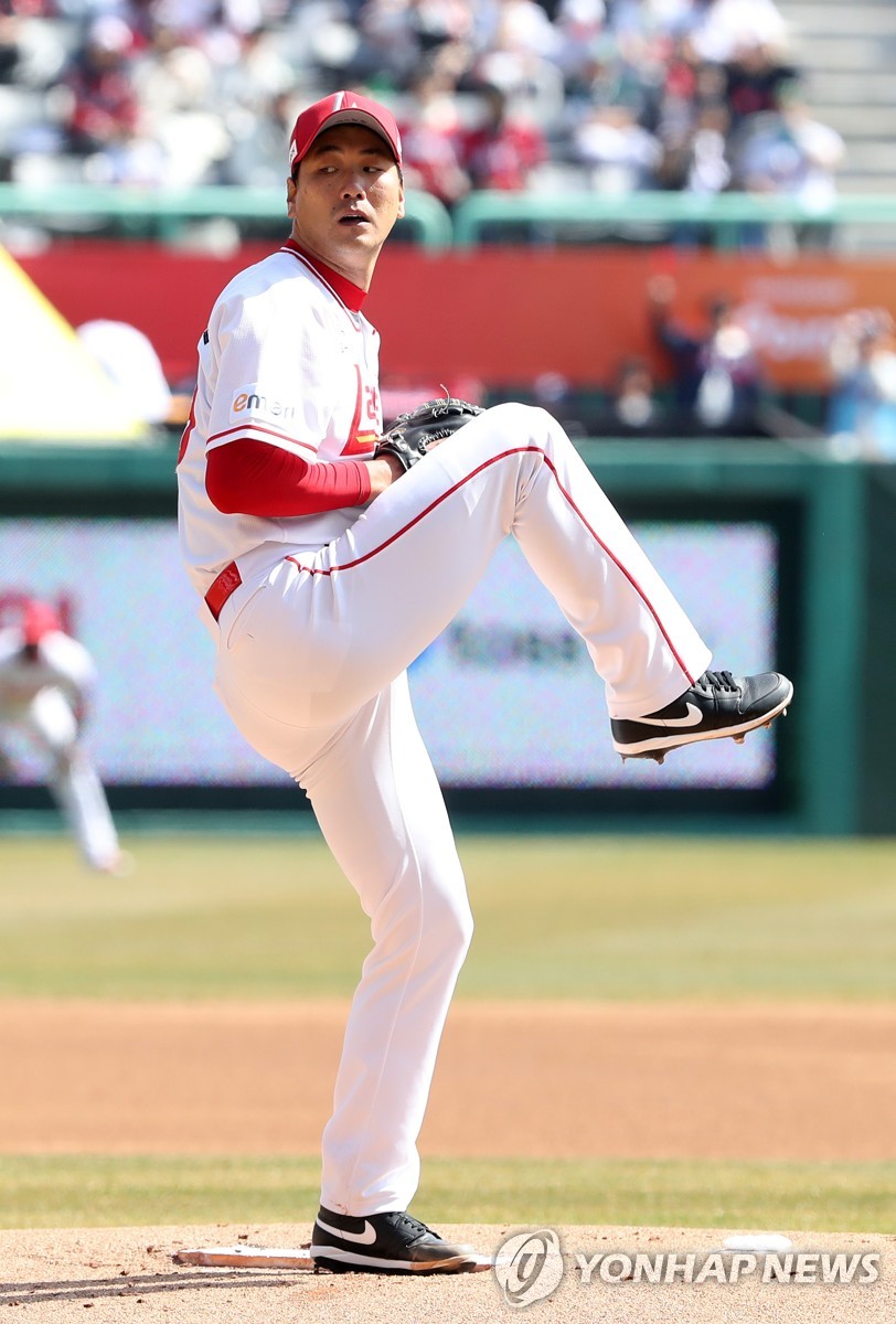 김광현 6이닝 2실점…선발승 챙기면 KBO 통산 다승 공동 3위