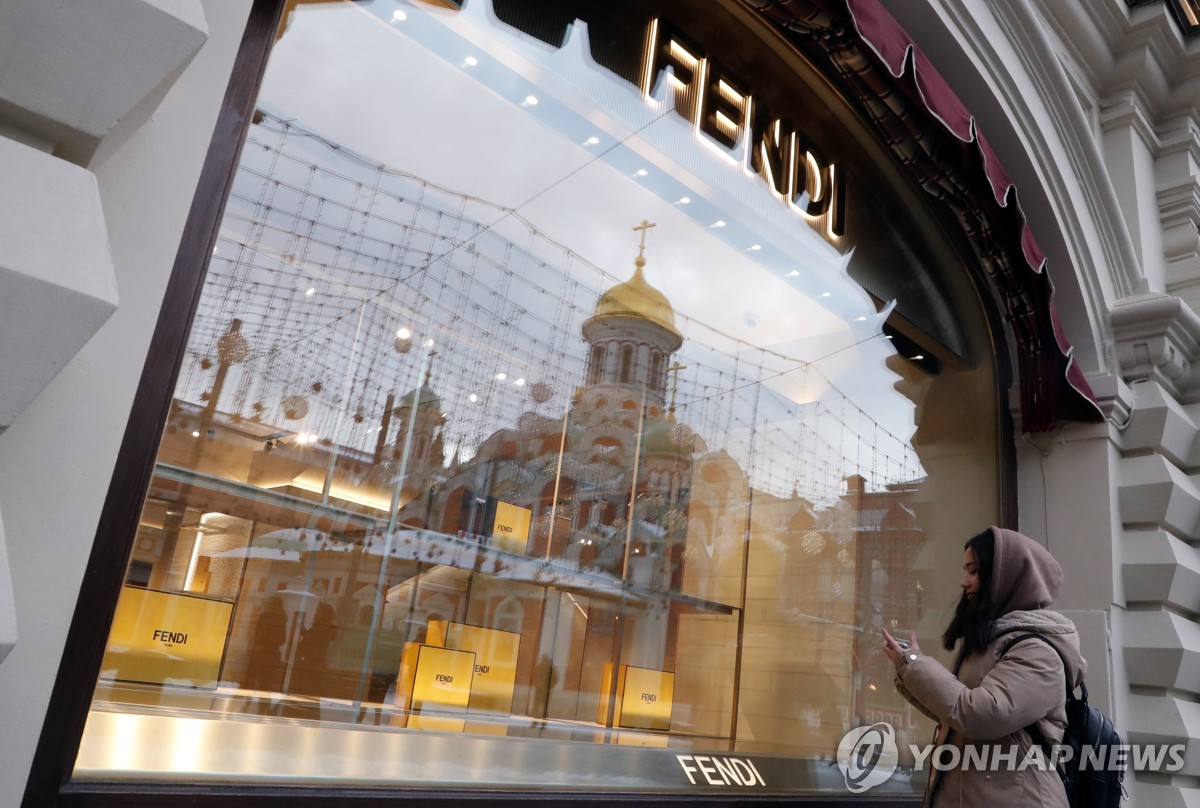 러시아 백화점서 버티던 명품 브랜드 결국 줄줄이 철수