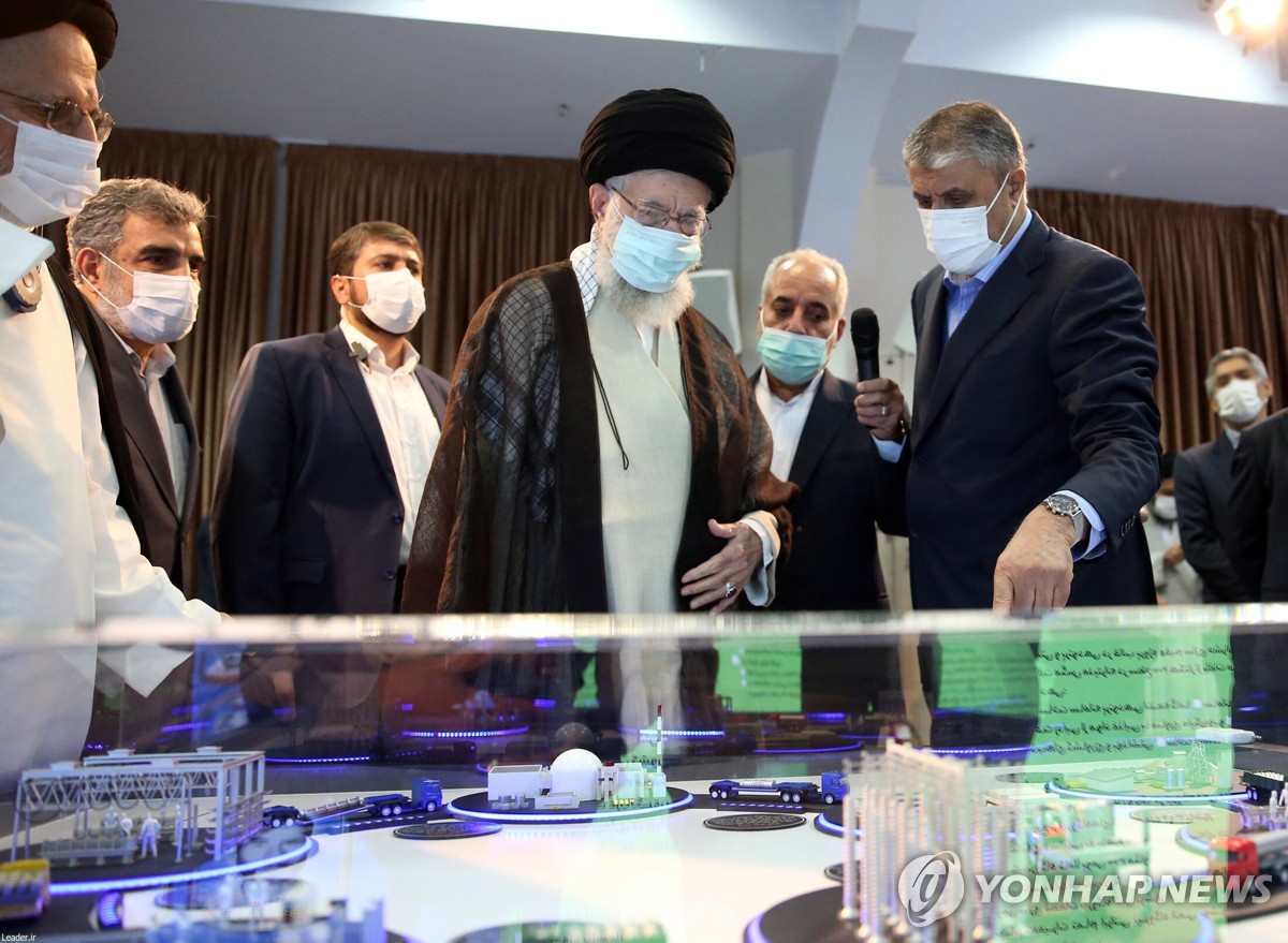 이란, 이스라엘 재반격 위협속 "핵 원칙 재검토 가능"