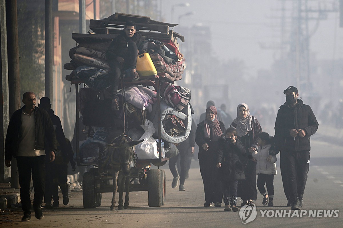 피로 얼룩진 명절…가족도, 집도 잃은 가자 주민들