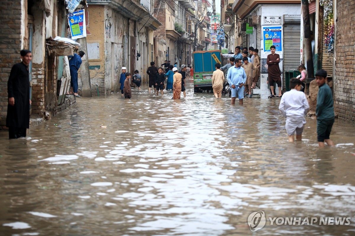 기후 변화?…폭염 아닌 폭우에 파키스탄·아프간서 80여명 사망