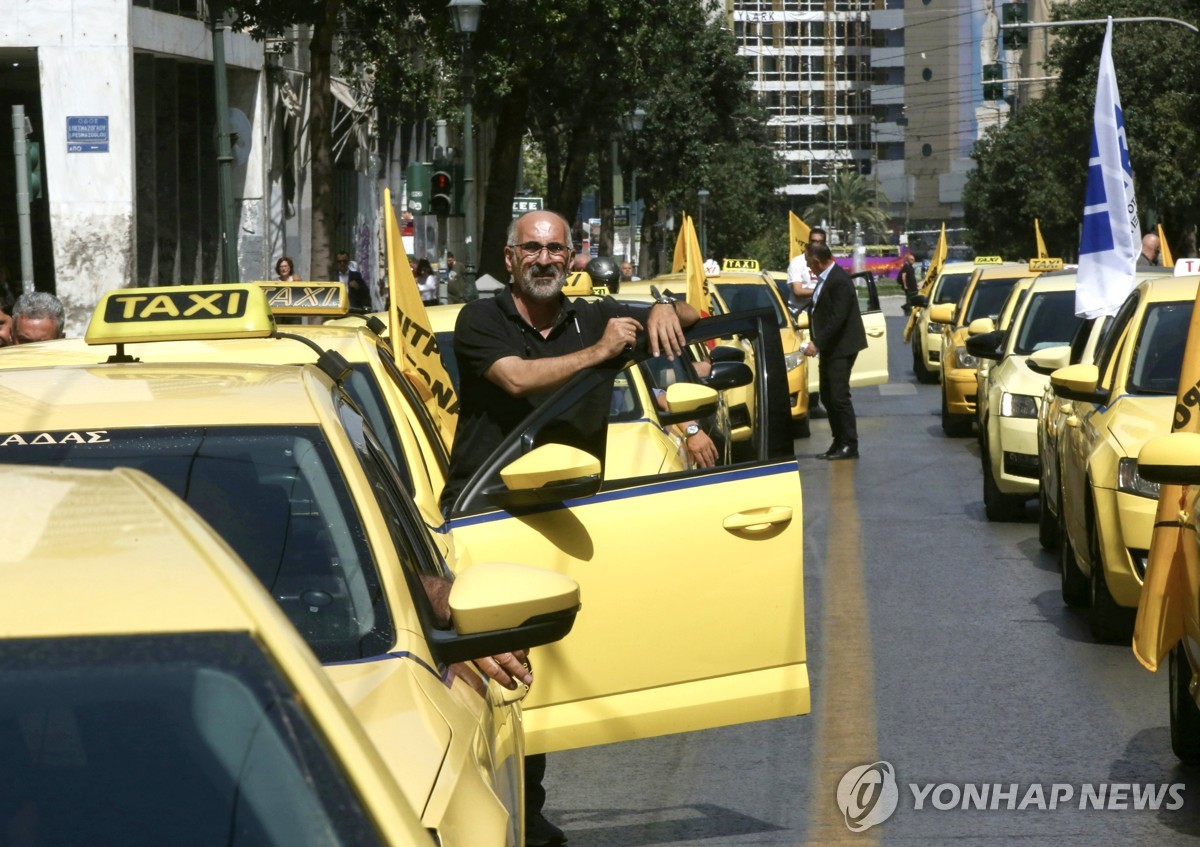 그리스 '고물가 대책·임금인상' 총파업…대중교통 마비