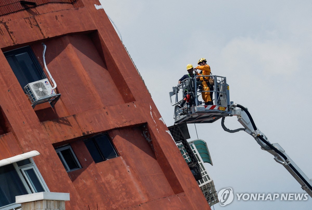 중국 "세계의 강진 위로에 감사"…대만 "뻔뻔" 발끈