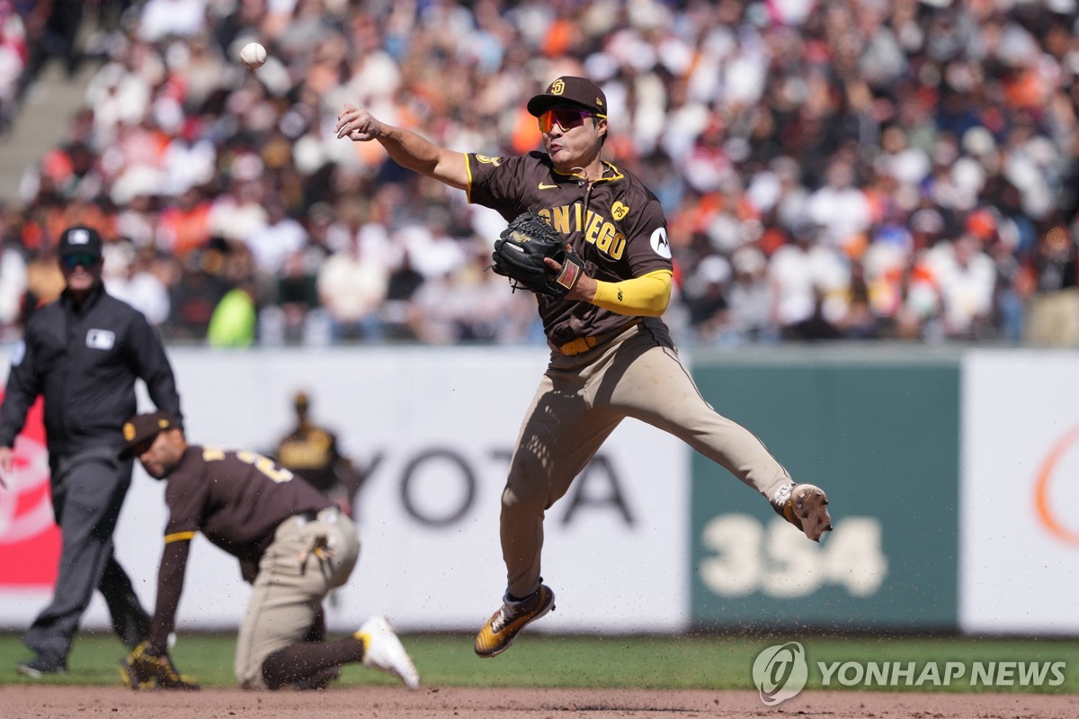 '2실책' 김하성 "정후 의식 안 해…수비 실수로 팀이 져 아쉽다"