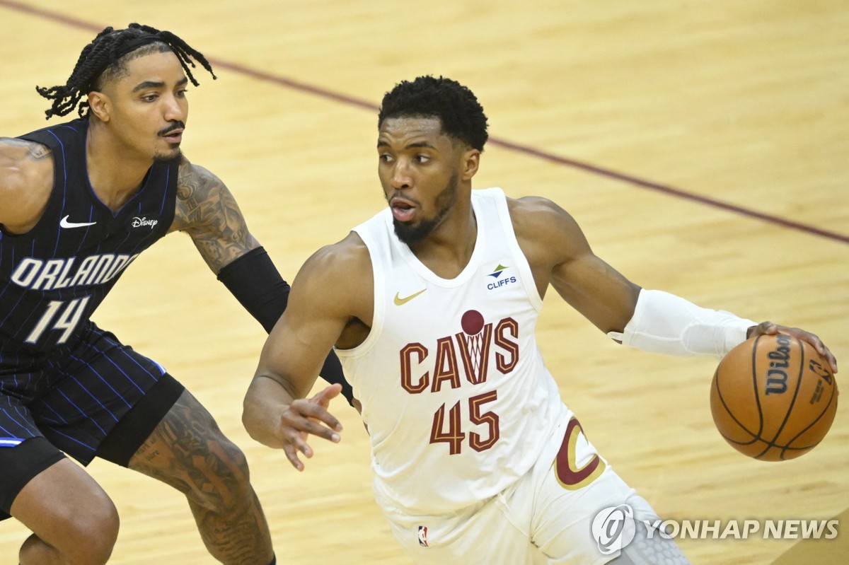 NBA 디펜딩 챔프 덴버, 8강 1차전서 레이커스 제압(종합)