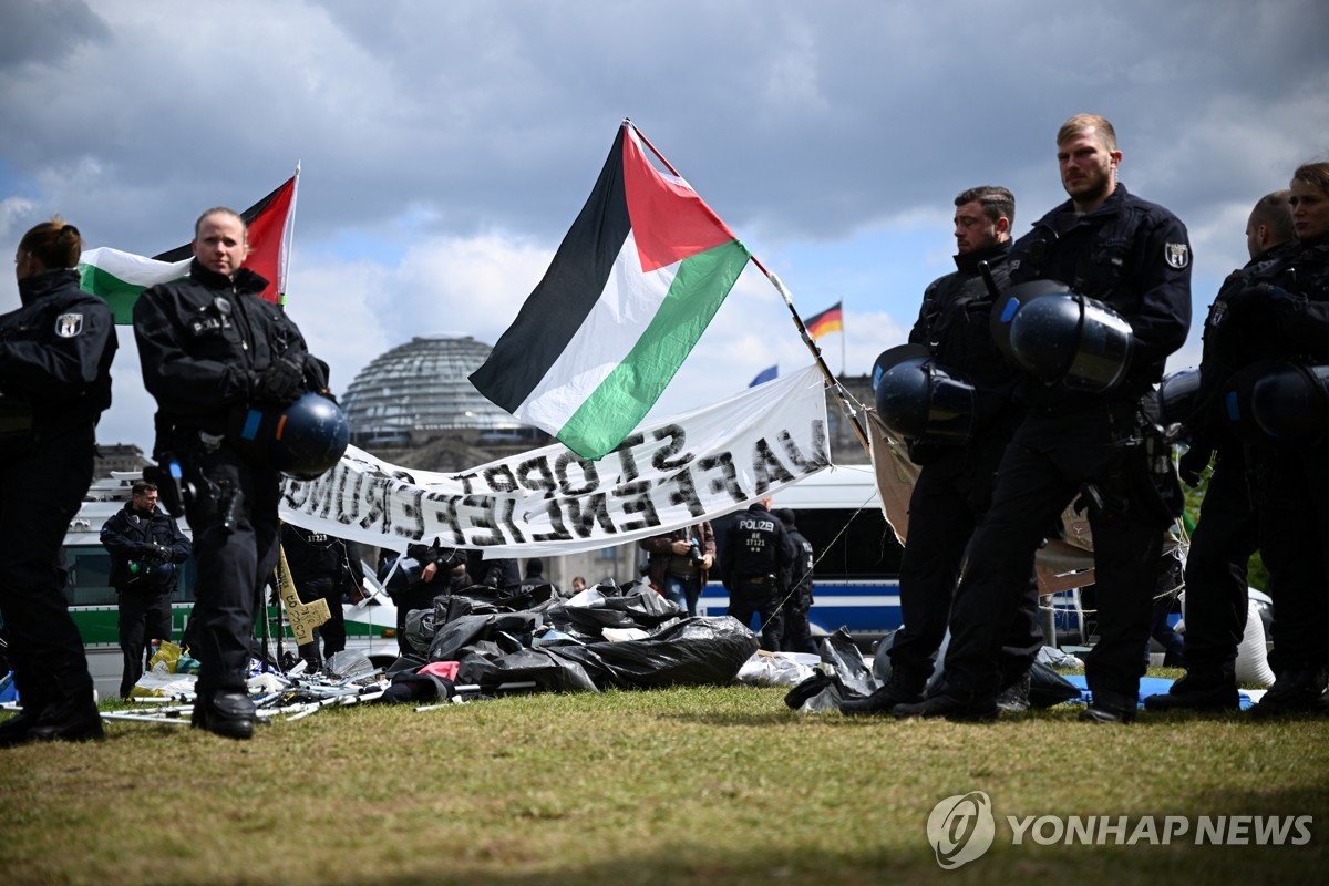 독일의회 앞 이스라엘 규탄 농성장 강제철거