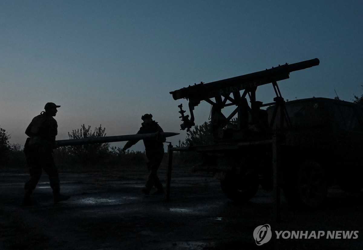 월급도 보급도 없지만 최전선서 싸우는 우크라 고령자 부대