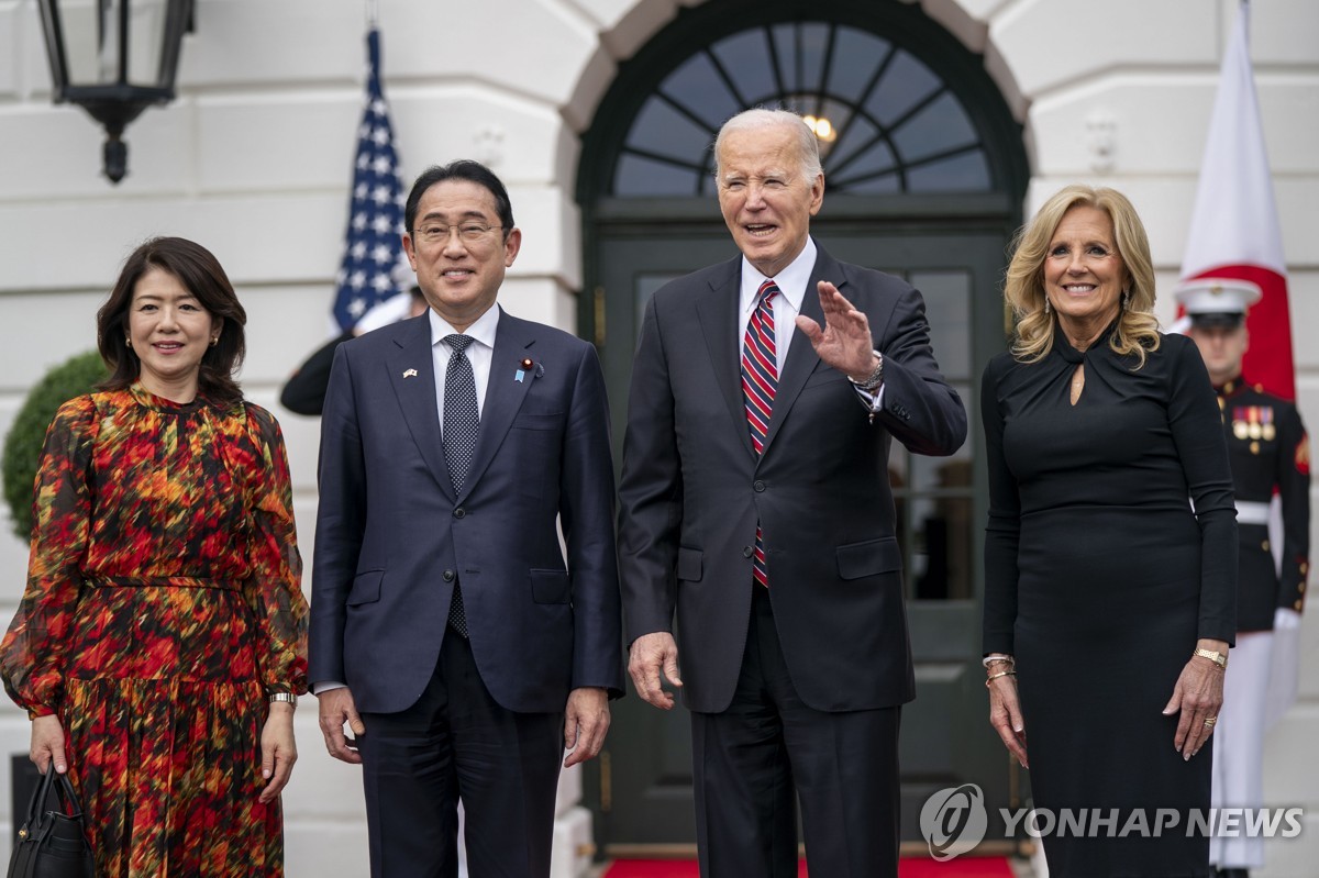 바이든, 日 총리에 빌리 조엘 LP판 선물하며 거듭 "환영한다"