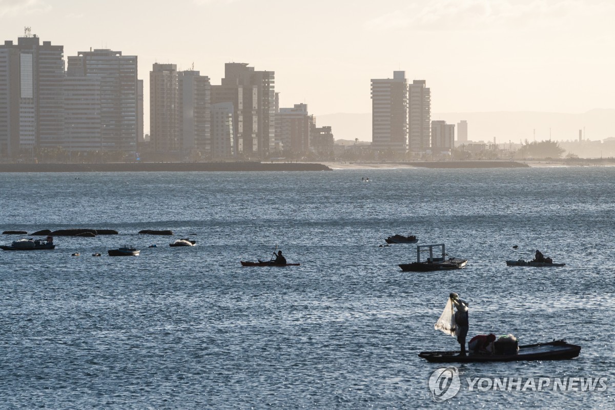 브라질 시의원, 붐비는 식당에서 종업원의 흉기에 찔려 숨져