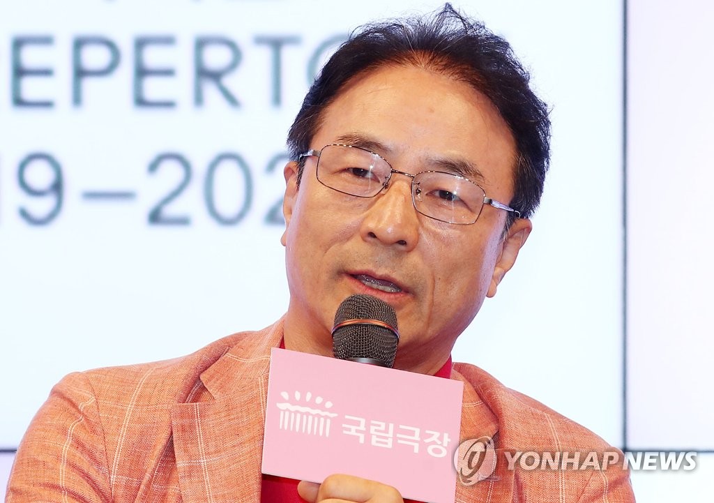 '서편제' 김명곤 전 장관, 강제추행 혐의 첫 재판서 혐의 인정