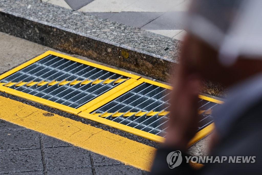 내달 초순 '빗물받이 청소 주간' 운영…맨홀사고 예방 점검
