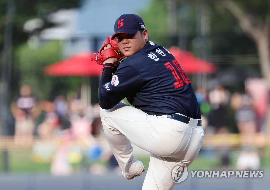 부활 절실한 프로야구 롯데 노진혁·한현희 'FA 콤비' 1군 복귀