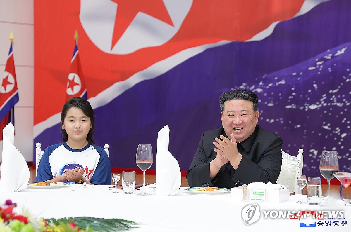 북한도 정찰위성 2호기 준비 중…신원식 "이달 중 발사 가능성"