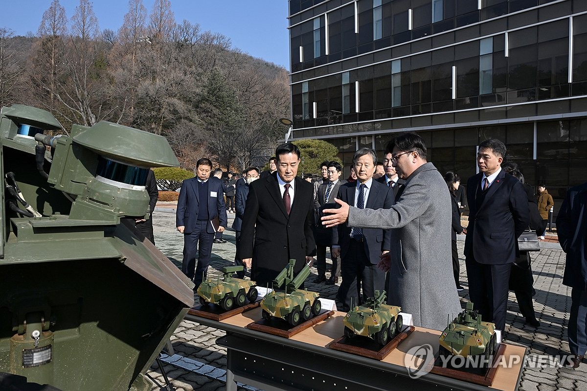 [고침] 정치('軍 인공지능 연구 사령탑' 국방AI센터 창설)