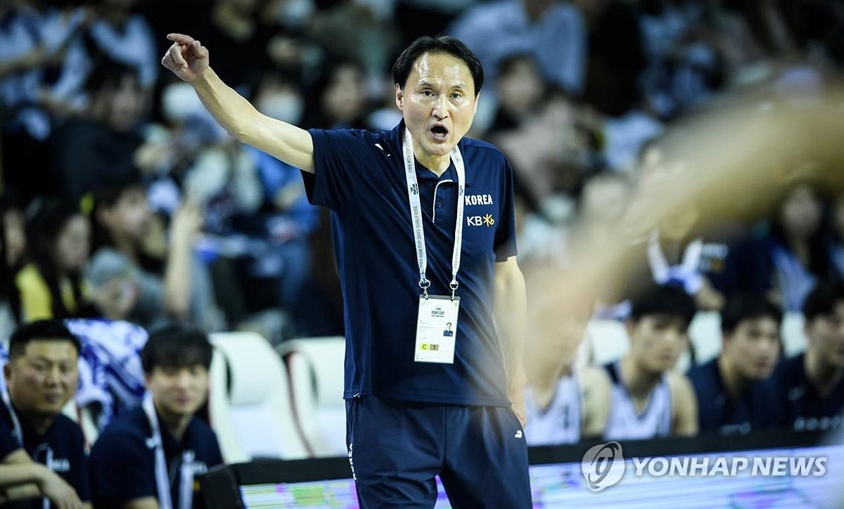 프로농구 PO 찾는 안준호 감독 "국가대표는 이들 팀보다 빨라야"