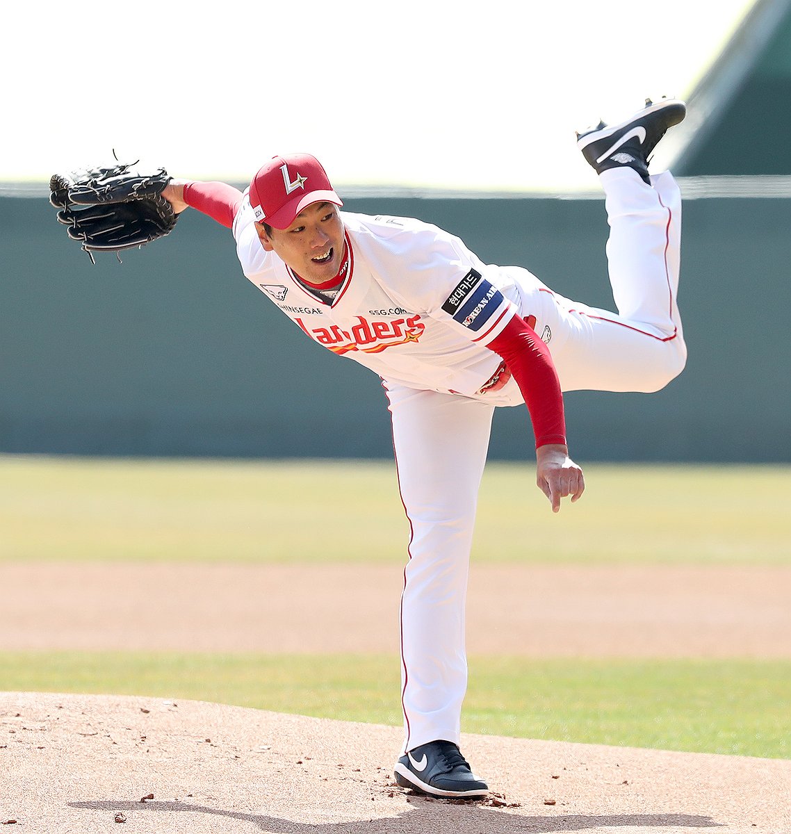 김광현 6이닝 2실점…선발승 챙기면 KBO 통산 다승 공동 3위