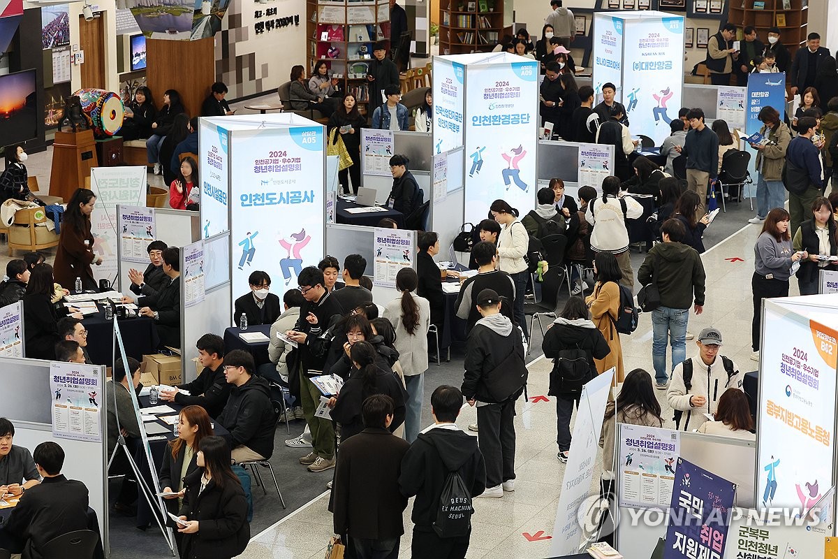 사라지는 코로나發 기저효과…취업자수 증가폭 '뚝'