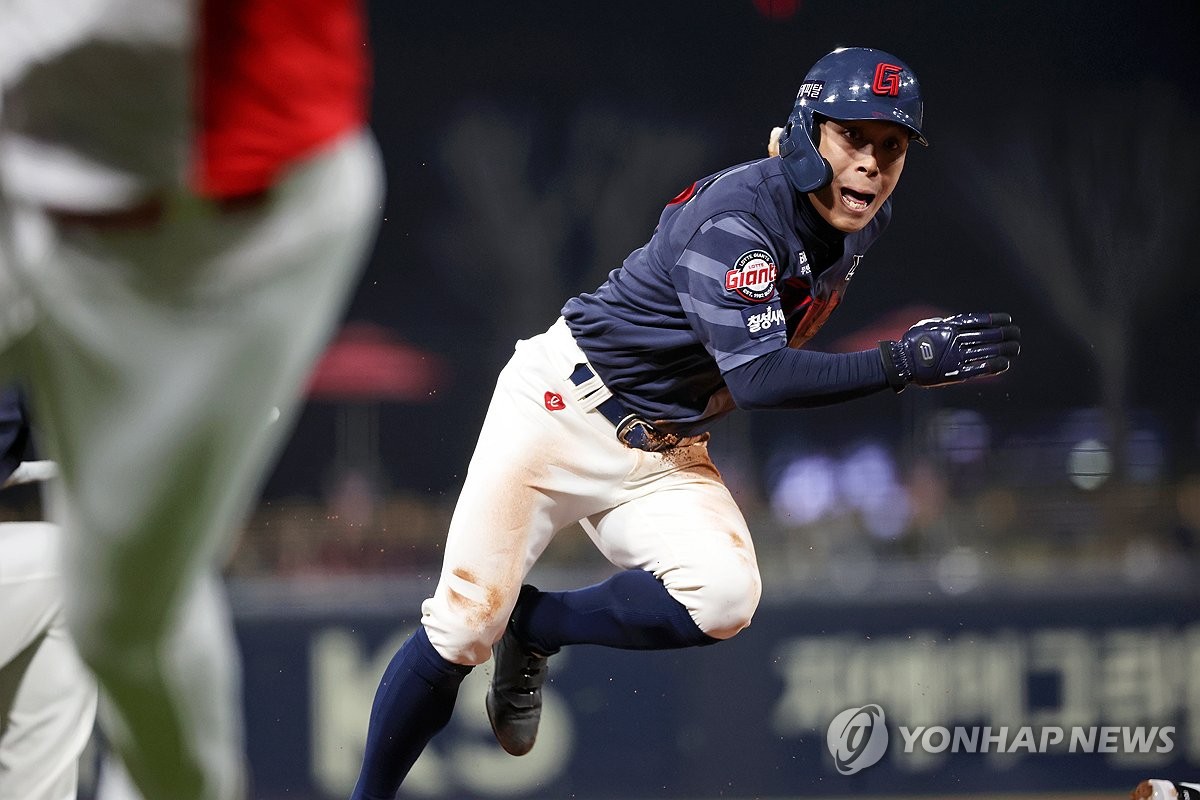 '밉상'에서 '마황'으로…실력으로 평가 뒤집은 롯데 황성빈