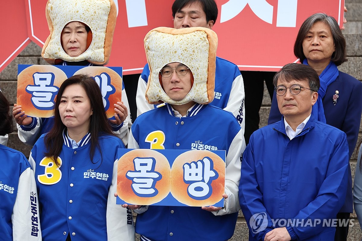 野위성정당 당선인 4명 '원대복귀'…김남국 1년만에 민주 복당(종합)