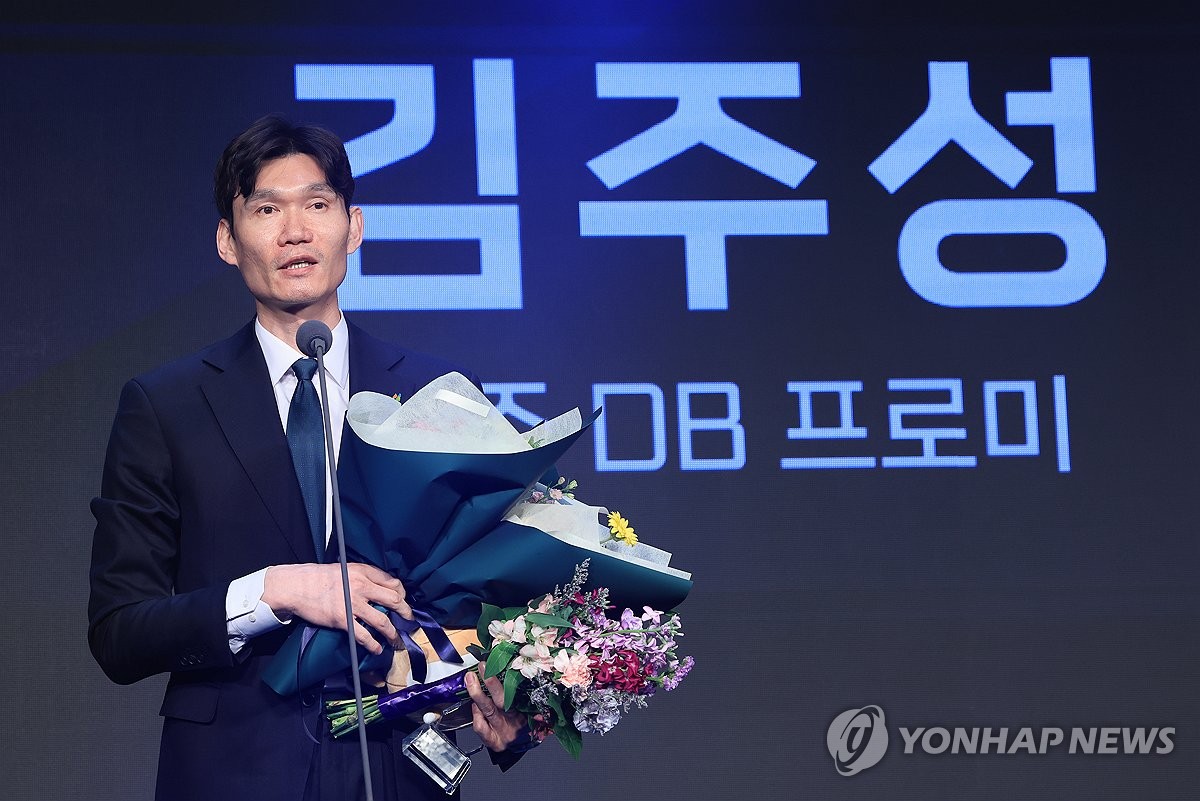 알바노, 프로농구 최초 '외국 국적 MVP'…감독상은 DB 김주성(종합)
