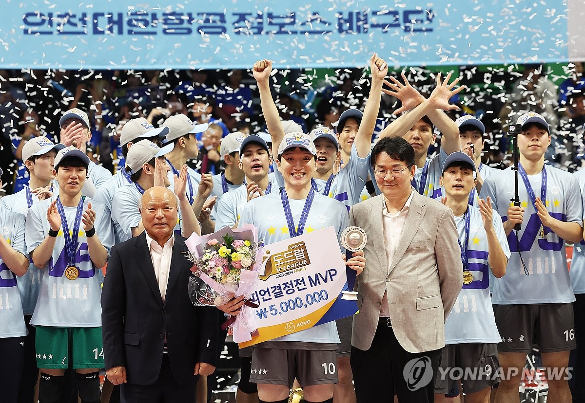 프로배구 첫 통합 4연패 이룬 대한항공 다음 목표는 '목표 찾기'