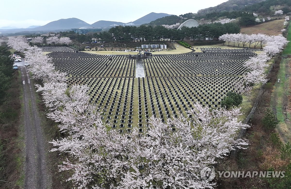 "흙 한 줌, 뼈 한 조각이라도" 아직도 오지 않은 4·3의 봄