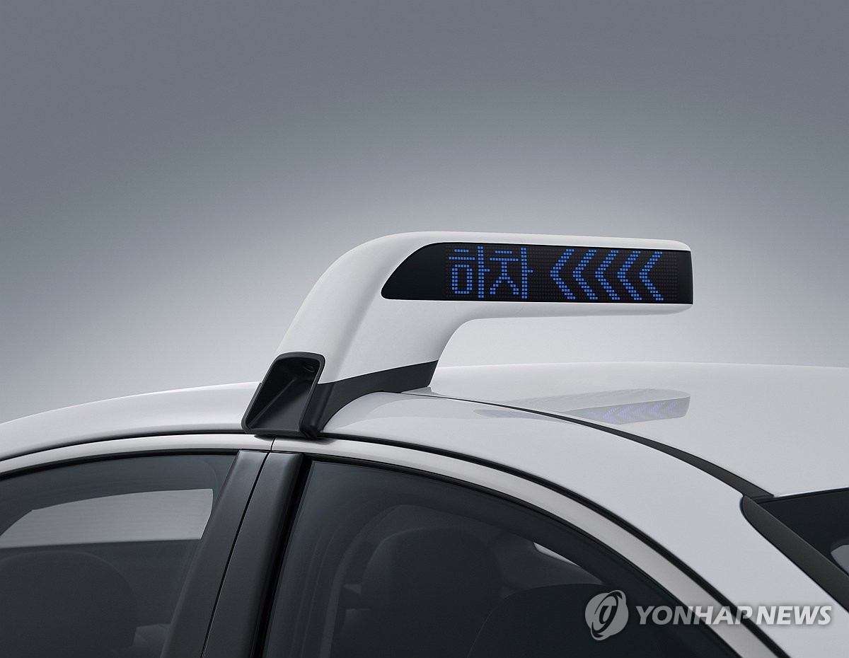 현대차 '쏘나타 택시' 출시…"내구성 강화·2열 확대"