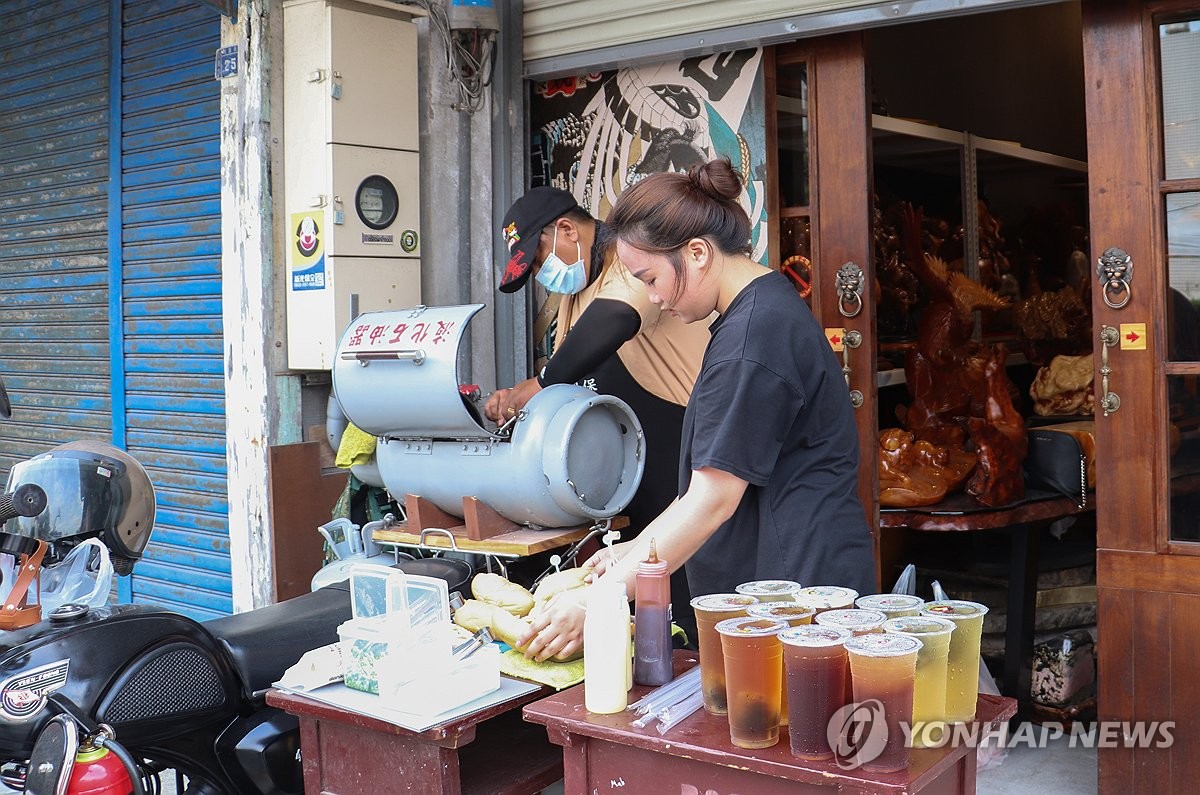 [대만강진 르포] "관광객 몰릴 청명절 연휴인데…"무너진 건물에 화롄시민들 낙담