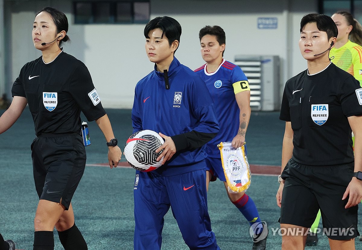 'A매치 38골' 여자축구 전가을, 눈물의 은퇴식…"본보기됐으면"(종합)