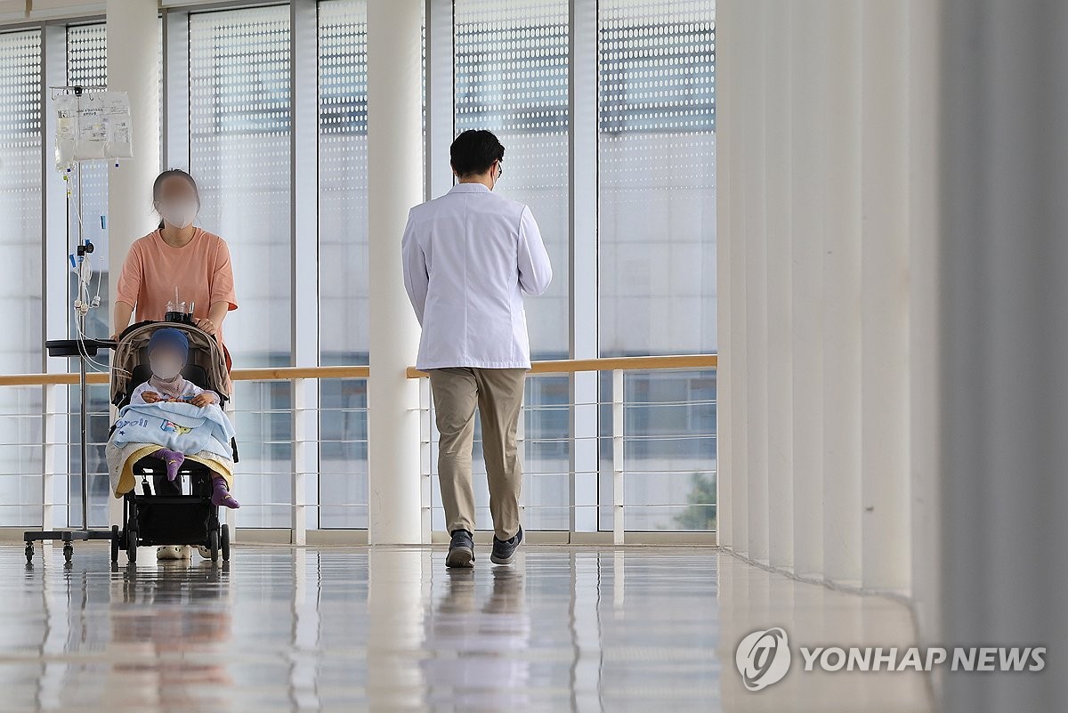 정부, 의정갈등에 '묵묵부답'…전공의들 오늘 복지부 차관 고소