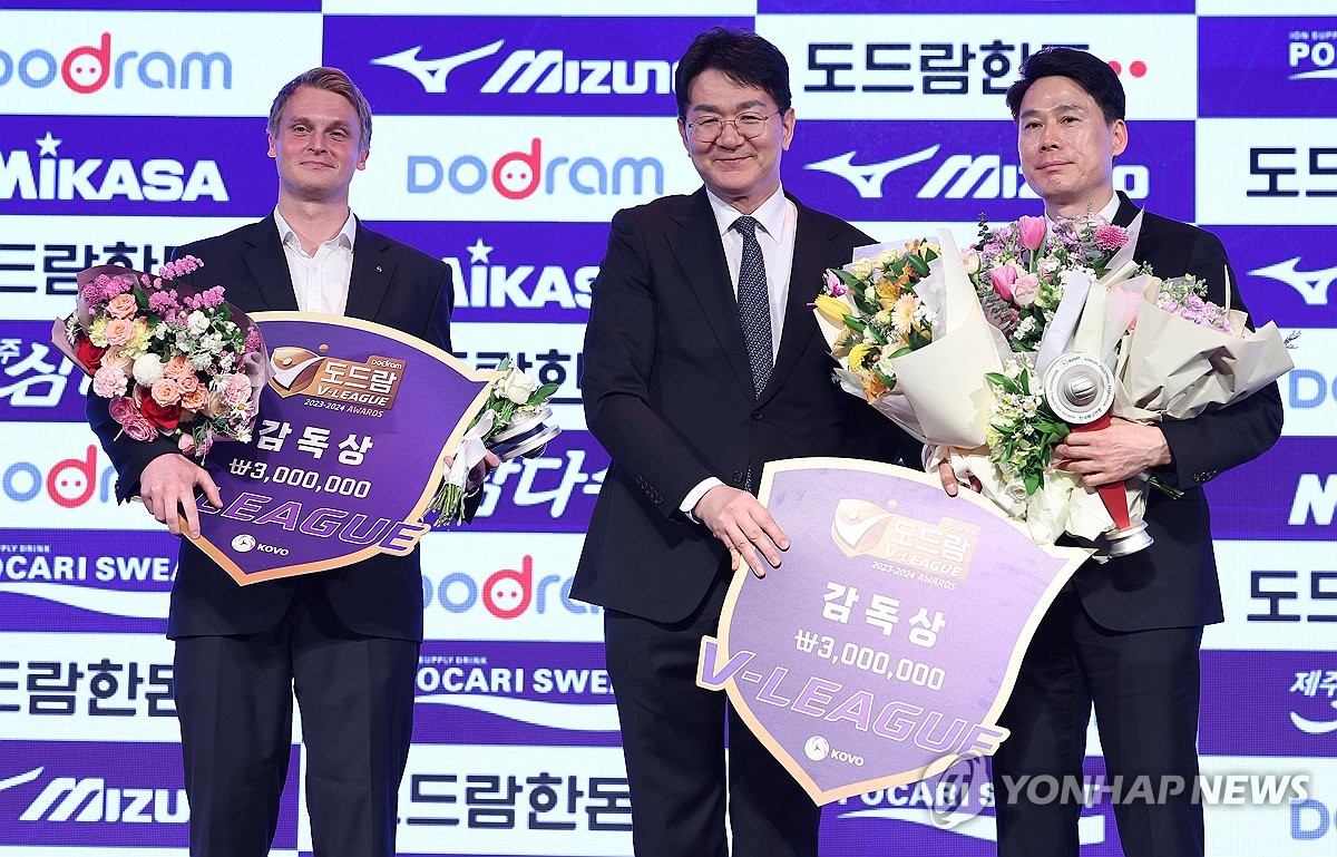 배구 제왕 김연경, 2년 연속 정규리그 MVP…역대 최다 6회 수상