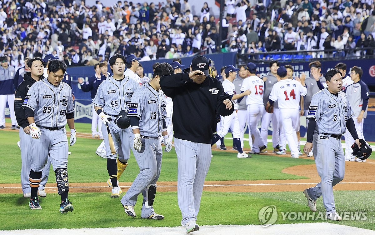 '팀 타율 최하위' 한화, 타격코치 교체…강동우 2군 코치 승격