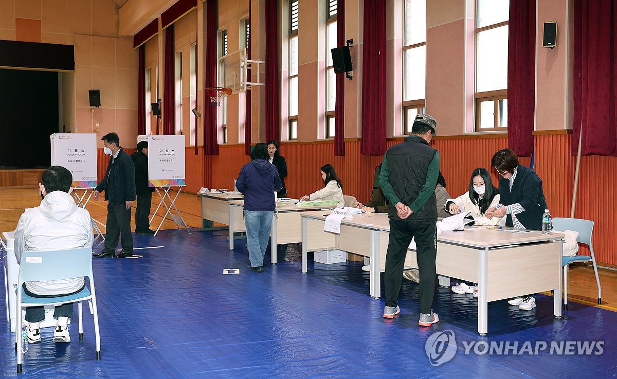 [4·10 총선] 유튜버가 투표 장면 생중계…경찰에 신고돼(종합)