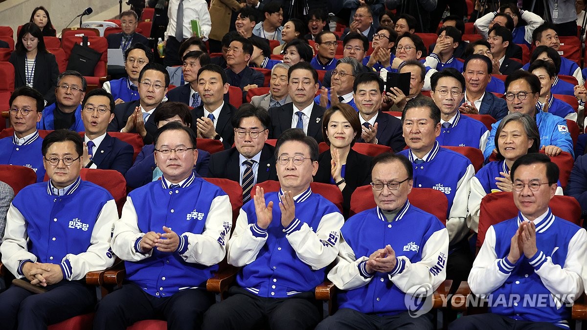 이재명 "국정 퇴행 멈추고 미래 향해 나아가도록 최선 다할 것"(종합)