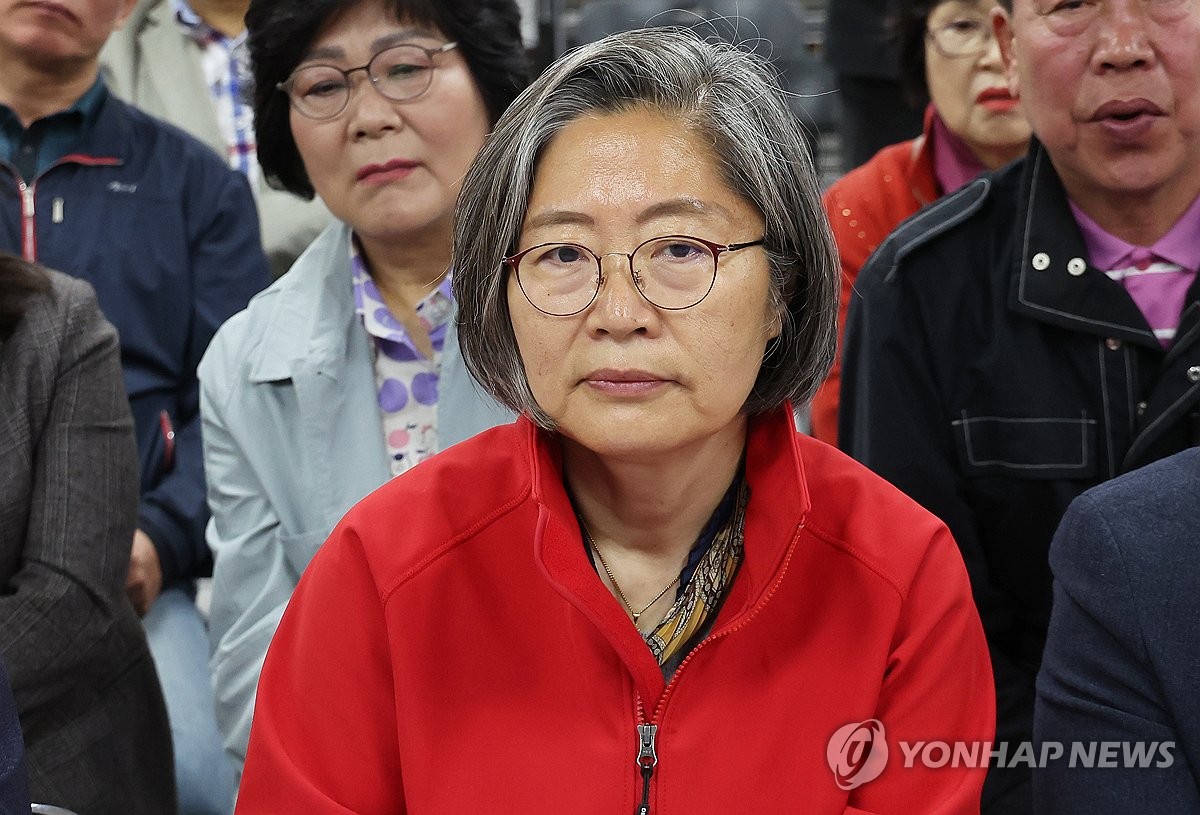 [4·10 총선] '발언 논란' 수원시정 민주 김준혁, 출구조사 결과에 환호