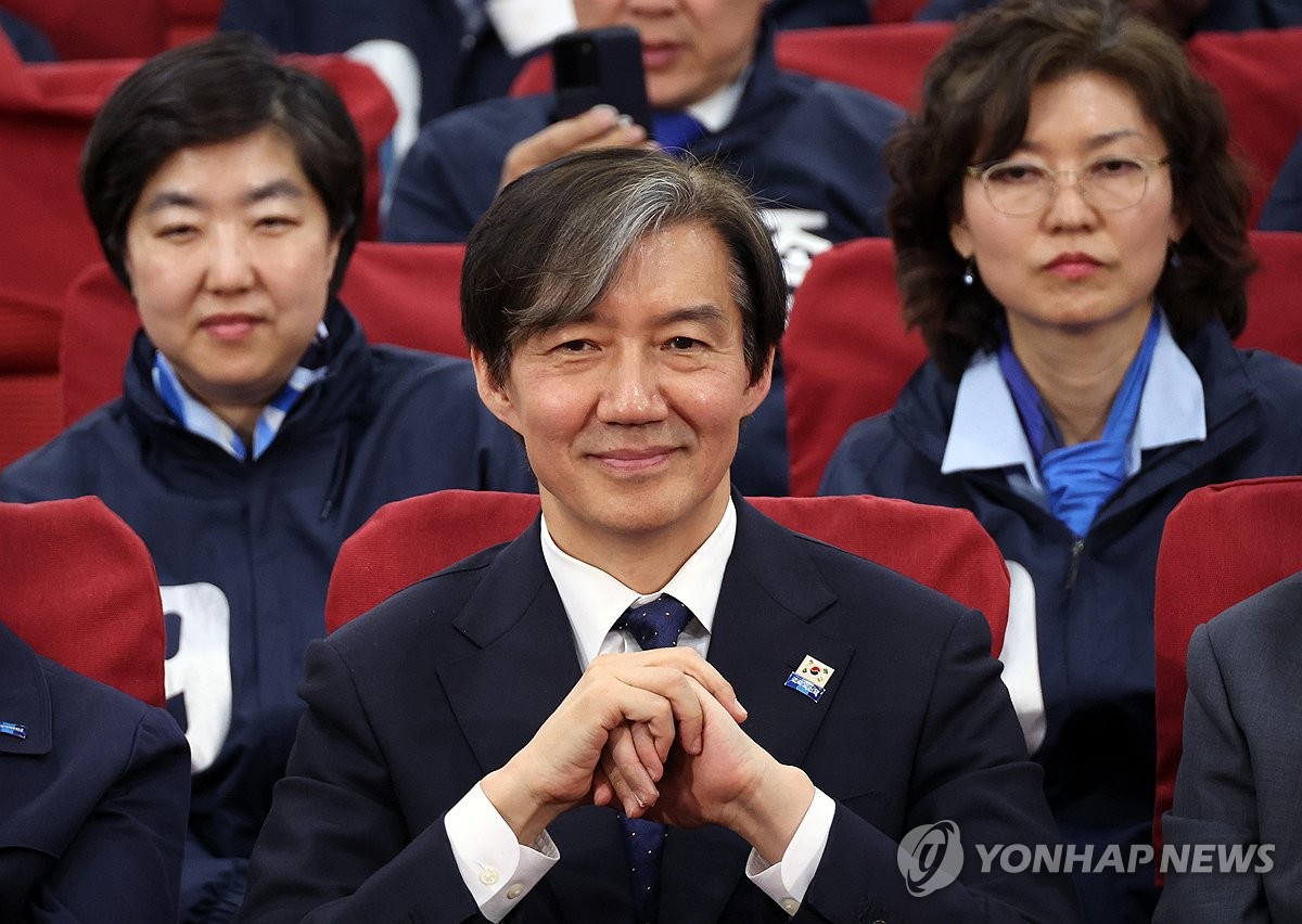 조국 "尹, 참패 근원 인식 못해…무참히 사과하는 순간 올 것"