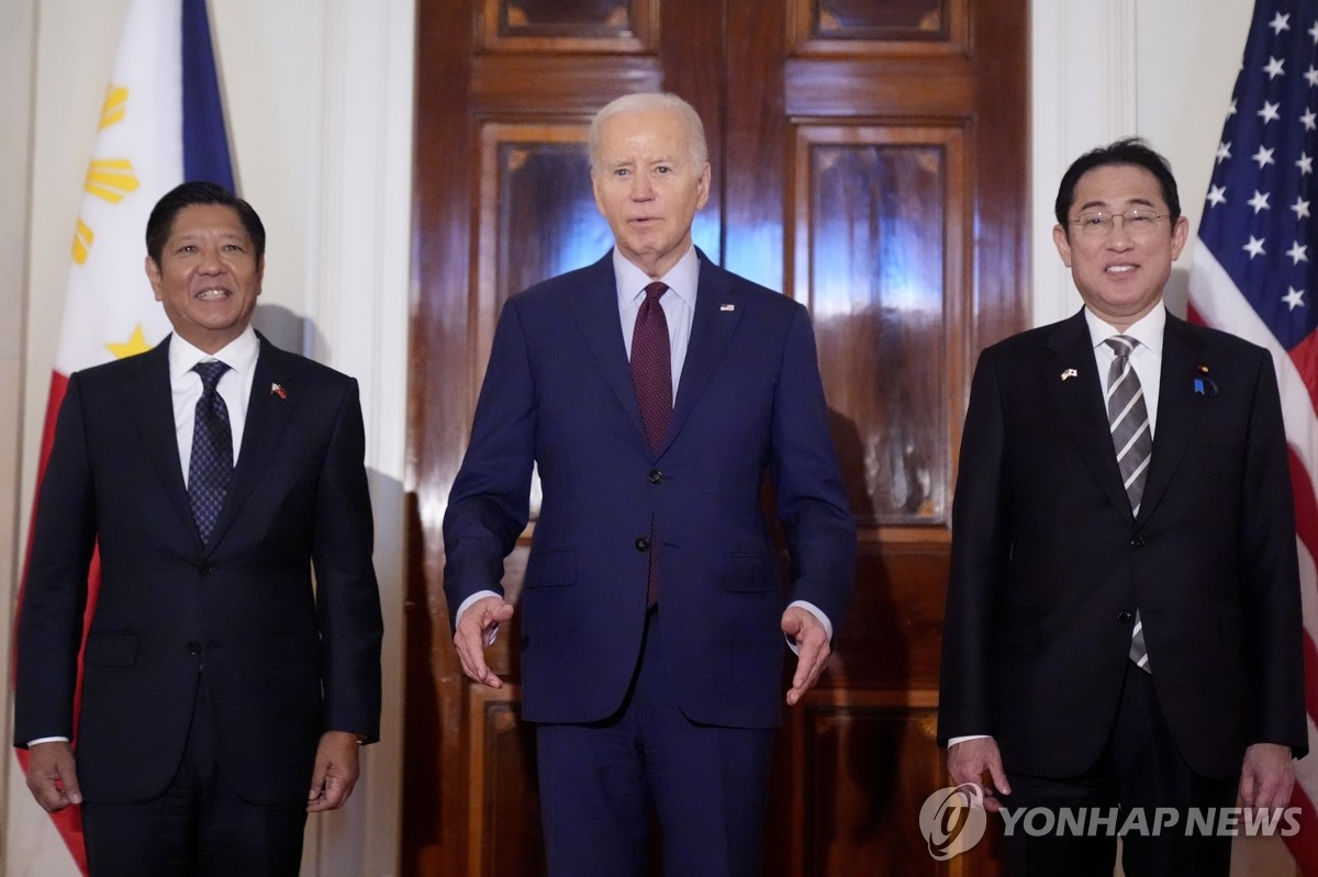 필리핀 마르코스 "美日필리핀 합의, 남중국해 역학관계 바꿀 것"