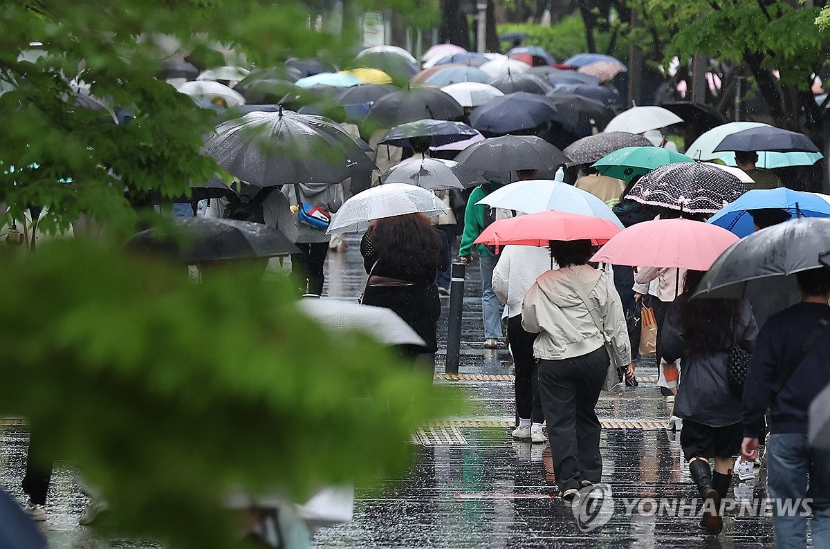 전국 비·일부지역 우박…낮에도 바람 강해 '쌀쌀'