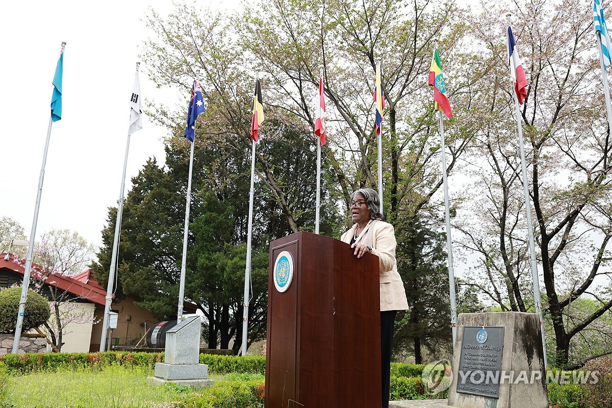 DMZ 찾은 美유엔대사, 대북제재 패널 대안으로 "모든 옵션 고려"(종합)